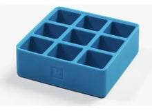 Cargar imagen en el visor de la galería, Cubetera Nespresso Barista Design Tomas Kral 9 Cubitos - Silicona Celeste
